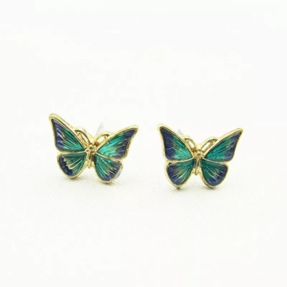 3/$30 💛 Dainty Butterfly Earrings - Picture 7 of 8